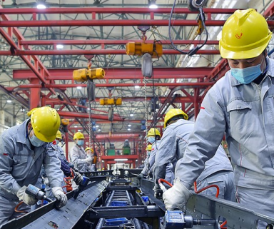 商用車汽車工廠用環(huán)鏈電動(dòng)葫蘆吊裝車門(mén)
